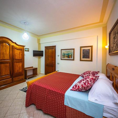 Radhimë Hotel "San Saena " מראה חיצוני תמונה