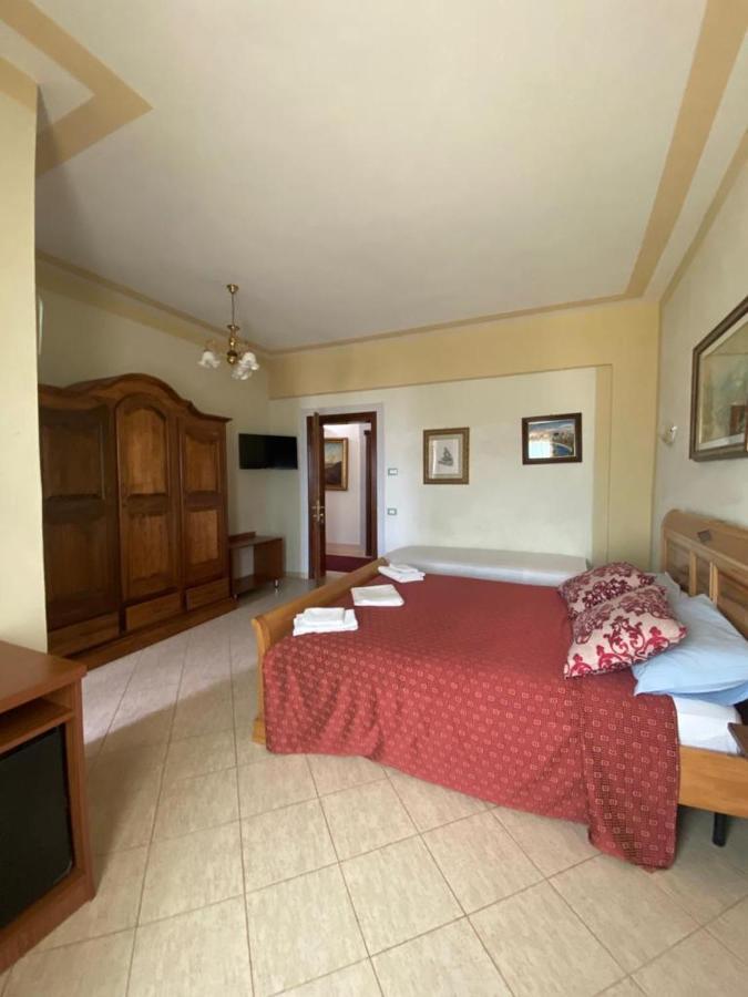 Radhimë Hotel "San Saena " מראה חיצוני תמונה
