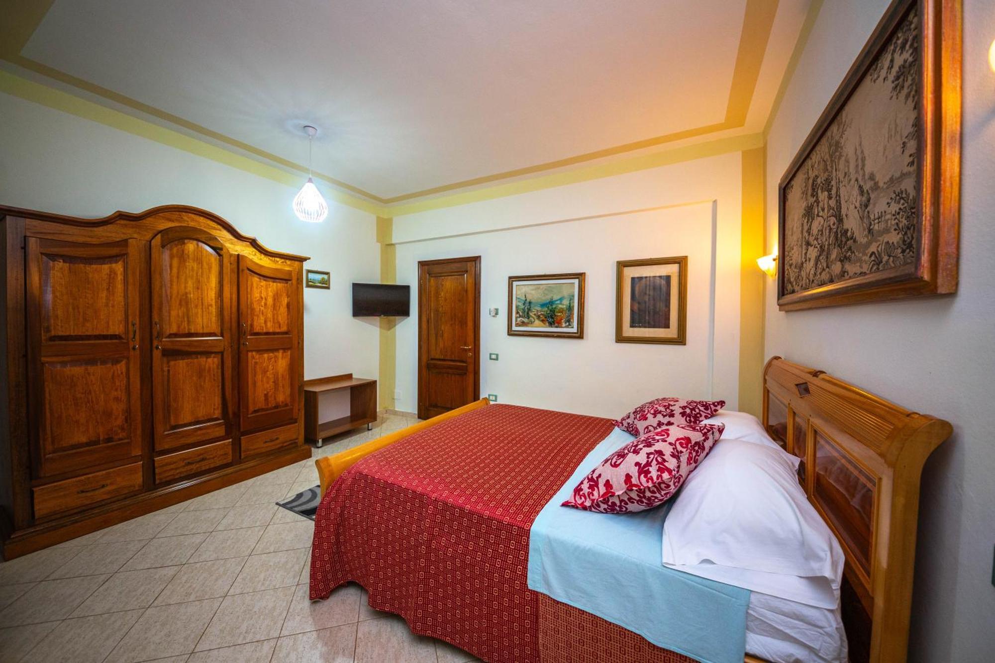 Radhimë Hotel "San Saena " מראה חיצוני תמונה