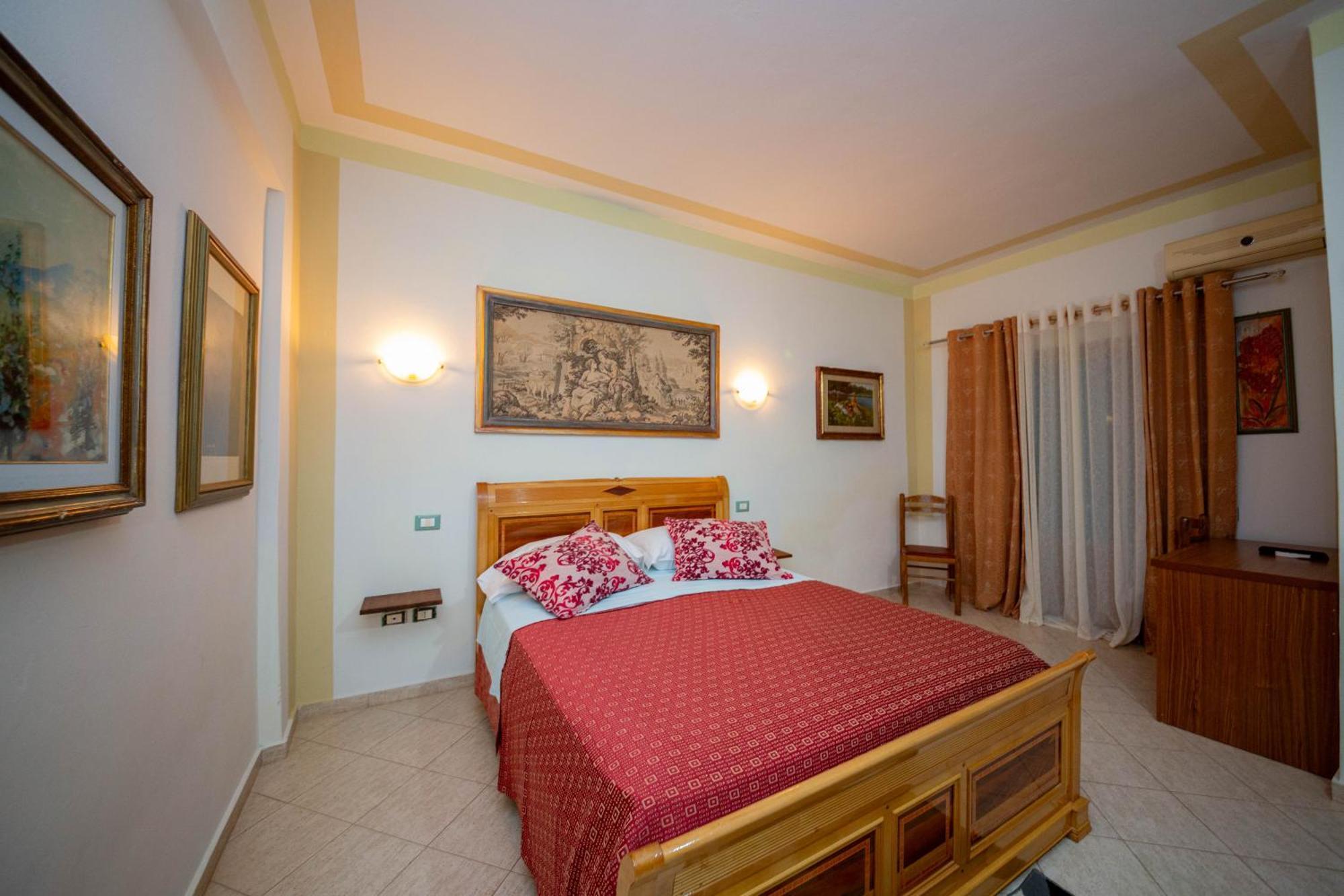 Radhimë Hotel "San Saena " מראה חיצוני תמונה