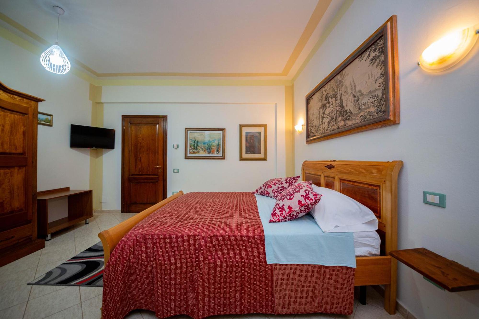 Radhimë Hotel "San Saena " מראה חיצוני תמונה