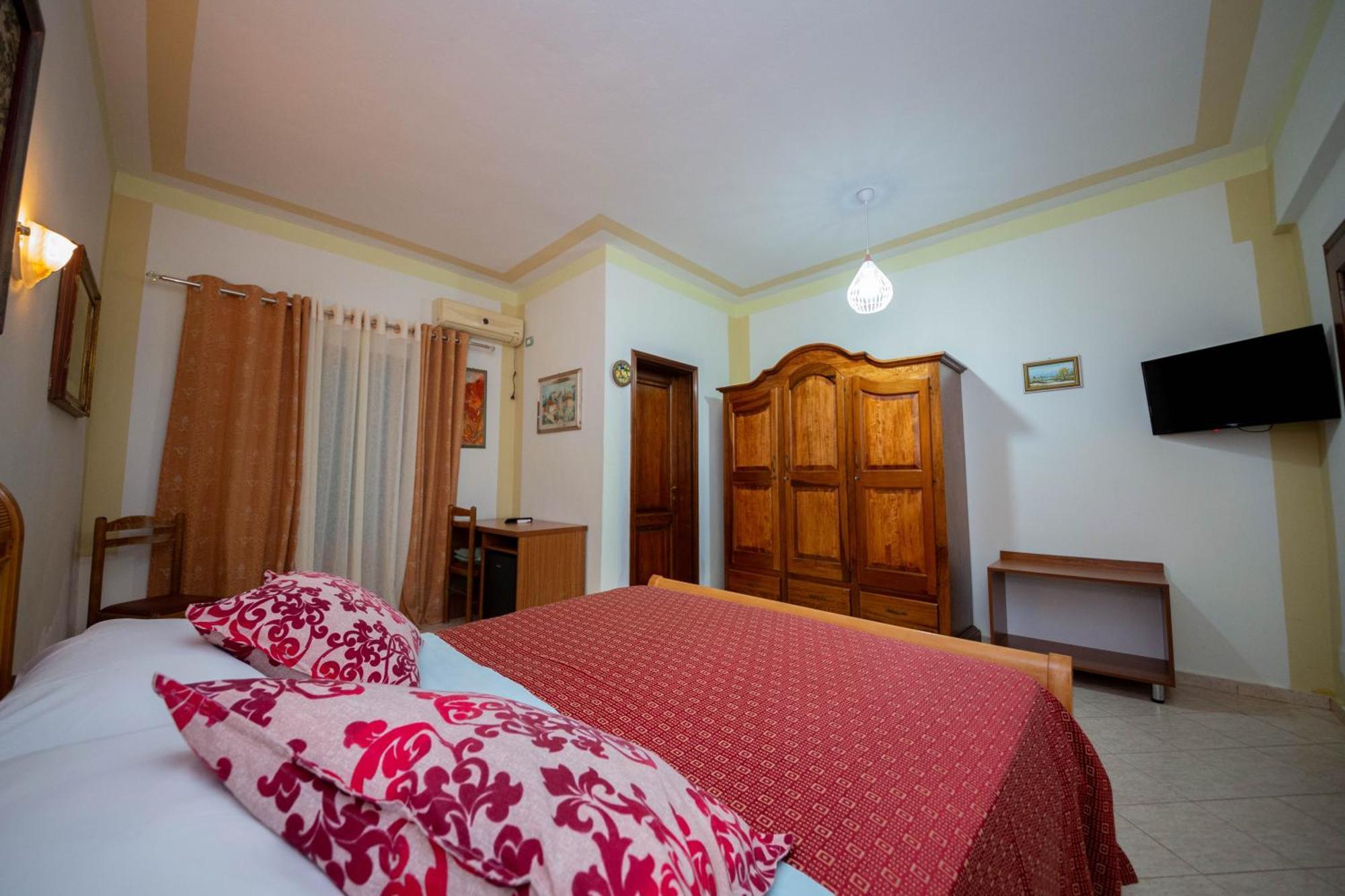 Radhimë Hotel "San Saena " מראה חיצוני תמונה