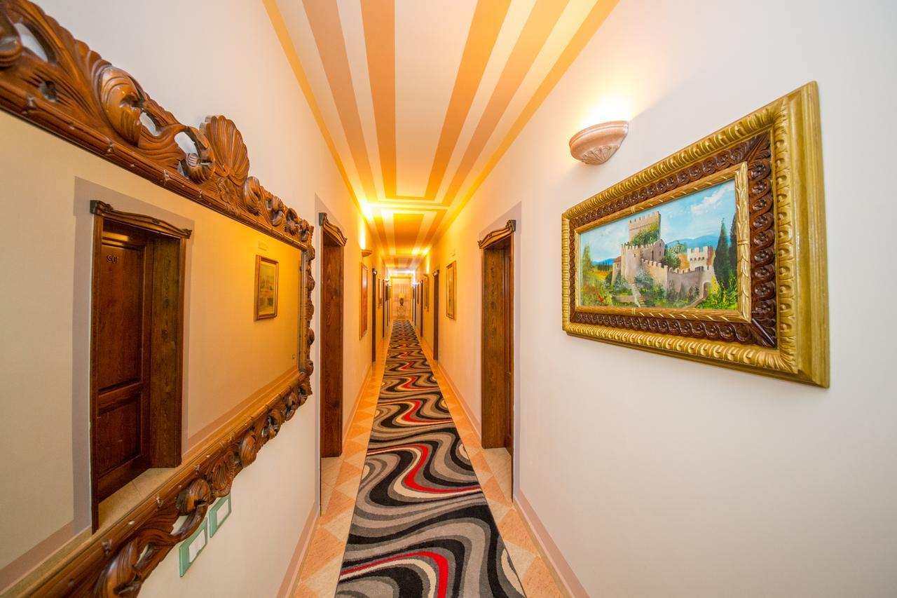 Radhimë Hotel "San Saena " מראה חיצוני תמונה