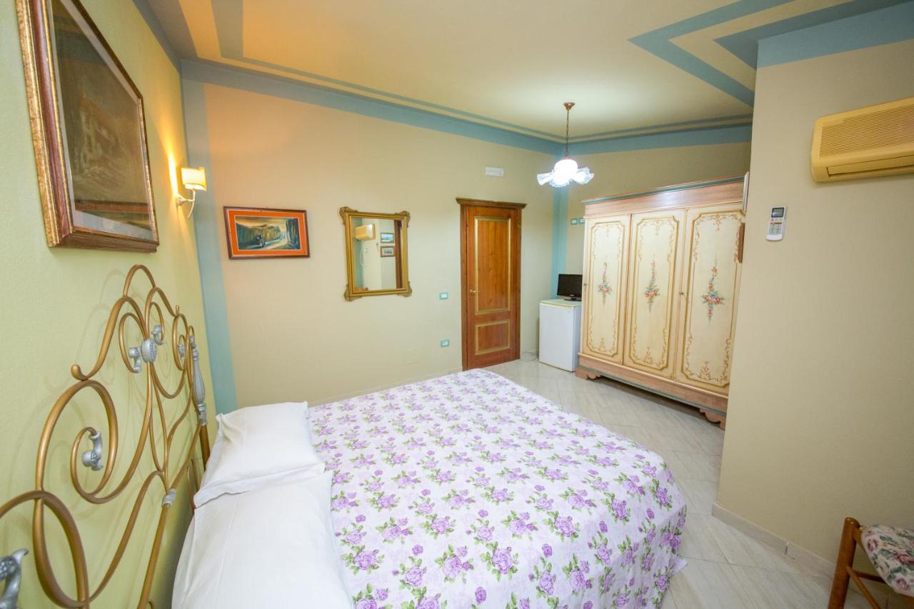 Radhimë Hotel "San Saena " מראה חיצוני תמונה